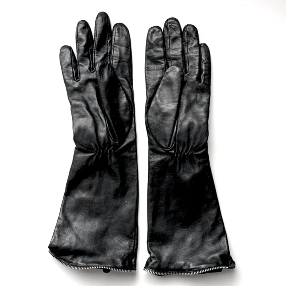 Black Leather Zipper Rosette Embellished Gloves